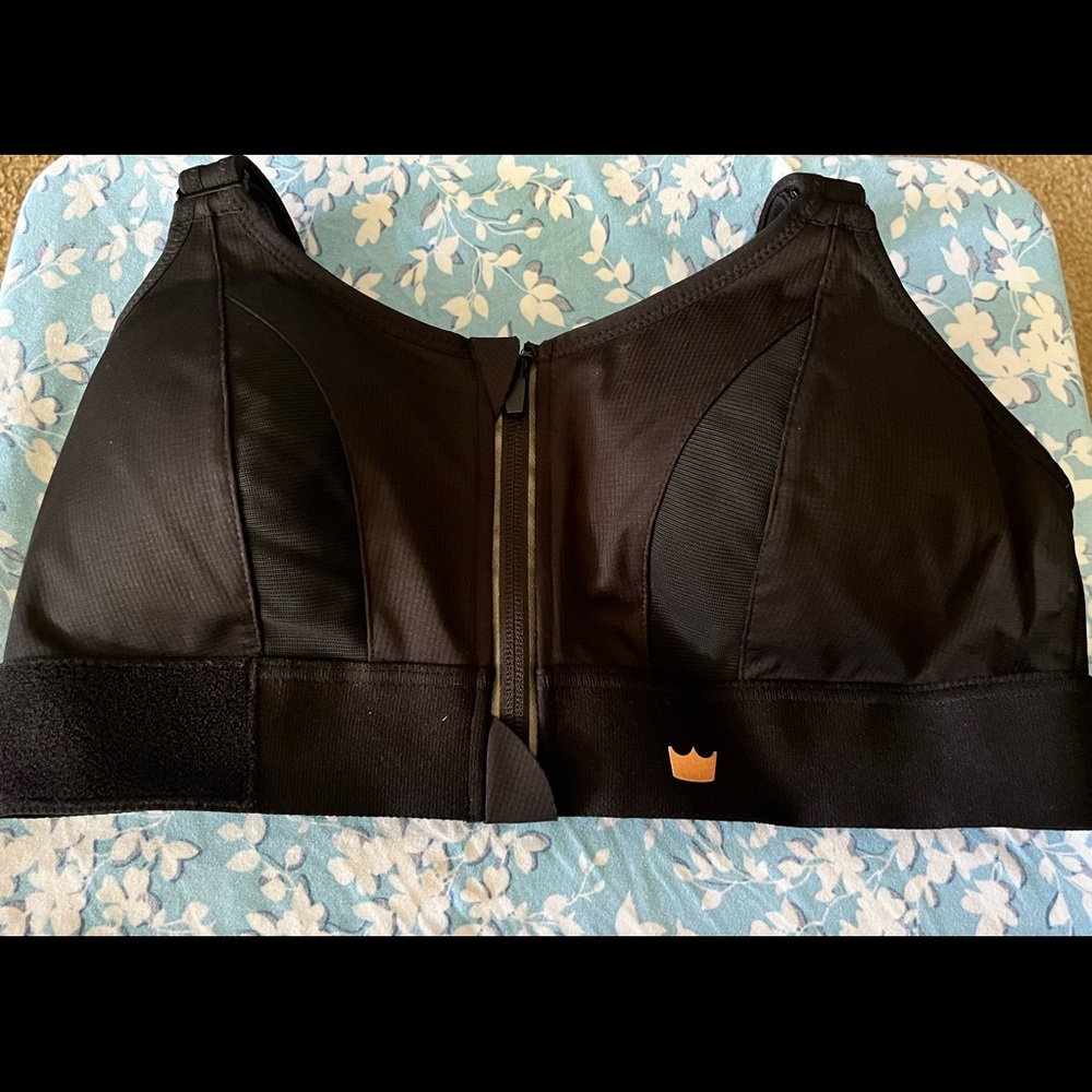 SHEFIT Ultimate Sports Bra in size LUXE